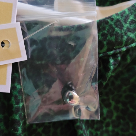 Michael Kors Plus Size Cold-Shoulder Green Top - Picture 8 of 12